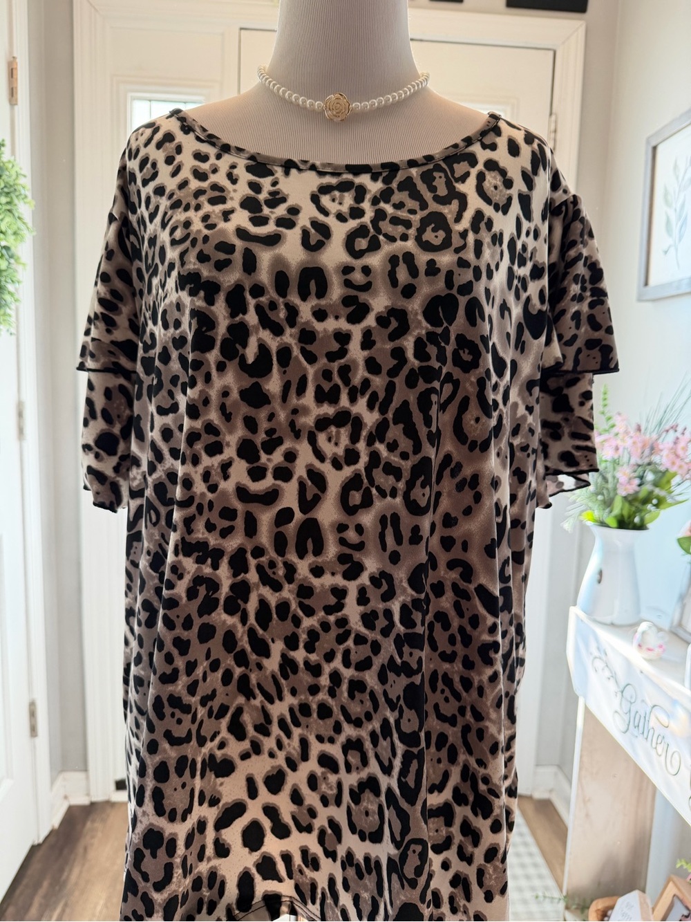 Leopard Print Short Sleeve Women's Top - Taupe/Black - Picture 2 of 5